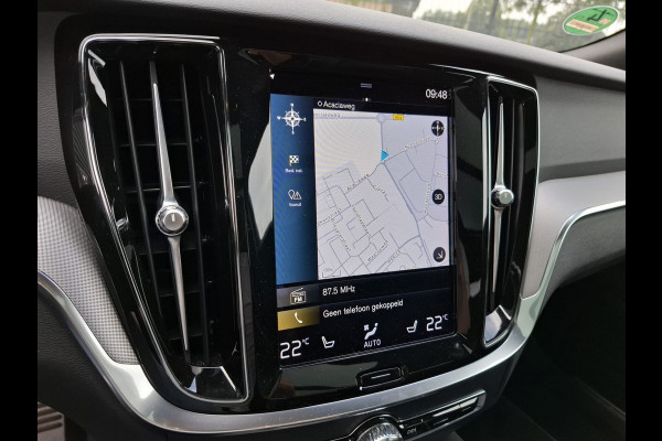 Volvo V60 T6 Recharge AWD R-Design Plug in Hybrid PHEV | Panodak | Lederen Sportstoelen Memory | Harman Kardon | Adaptive Cruise | Sfeerverlichting | Apple Carplay | Camera |