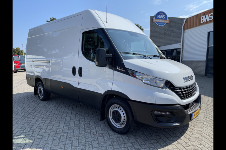 Iveco Daily 35S16V 2.3 352 L2H2 automaat / vaste prijs rijklaar € 27.950 ex btw / lease vanaf € 500 / climate control / mag 3500 kg trekken / pdc en opstap achter !