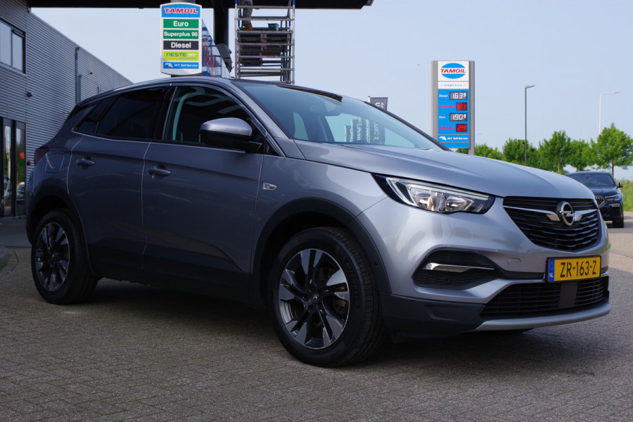 Opel Grandland X 1.2 Turbo 130 PK Automaat Business Executive, LM Velgen, Carplay, Cruise Control