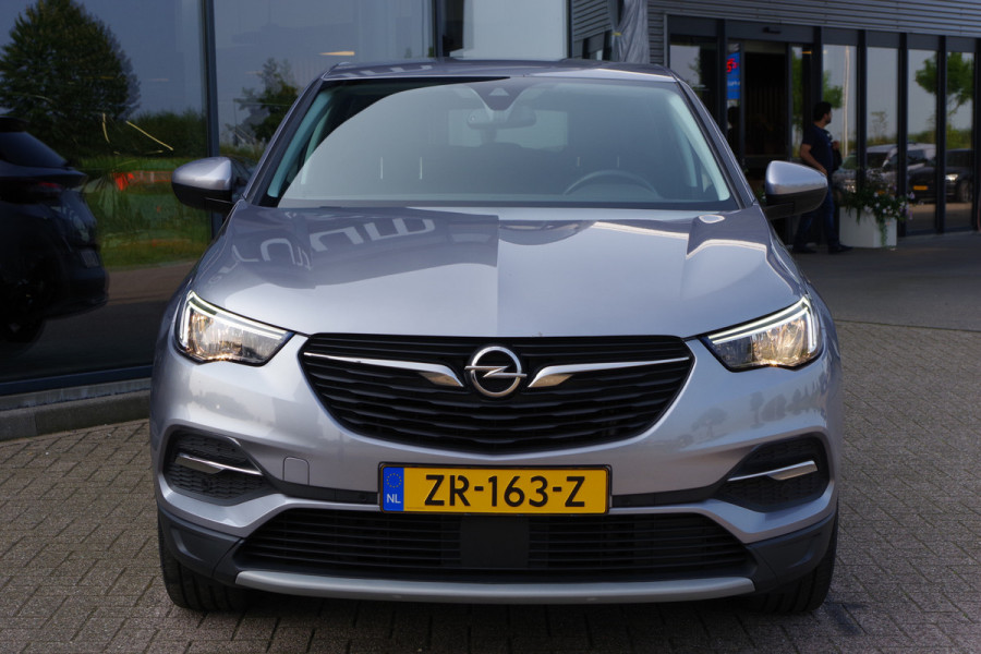 Opel Grandland X 1.2 Turbo 130 PK Automaat Business Executive, LM Velgen, Carplay, Cruise Control