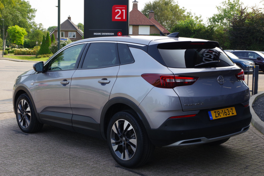 Opel Grandland X 1.2 Turbo 130 PK Automaat Business Executive, LM Velgen, Carplay, Cruise Control