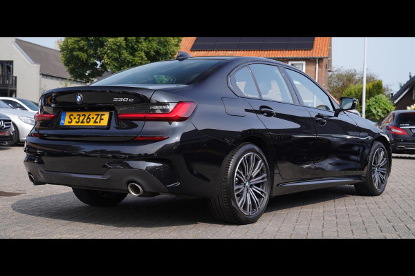 BMW 3-serie 330e High Executive | M-pakket | Luxe leder / Alcantara | LED koplampen | Dealer onderhouden | Shadowline | Stoelverwa