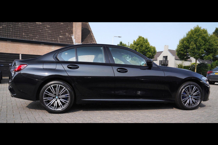 BMW 3-serie 330e High Executive | M-pakket | Luxe leder / Alcantara | LED koplampen | Dealer onderhouden | Shadowline | Stoelverwa