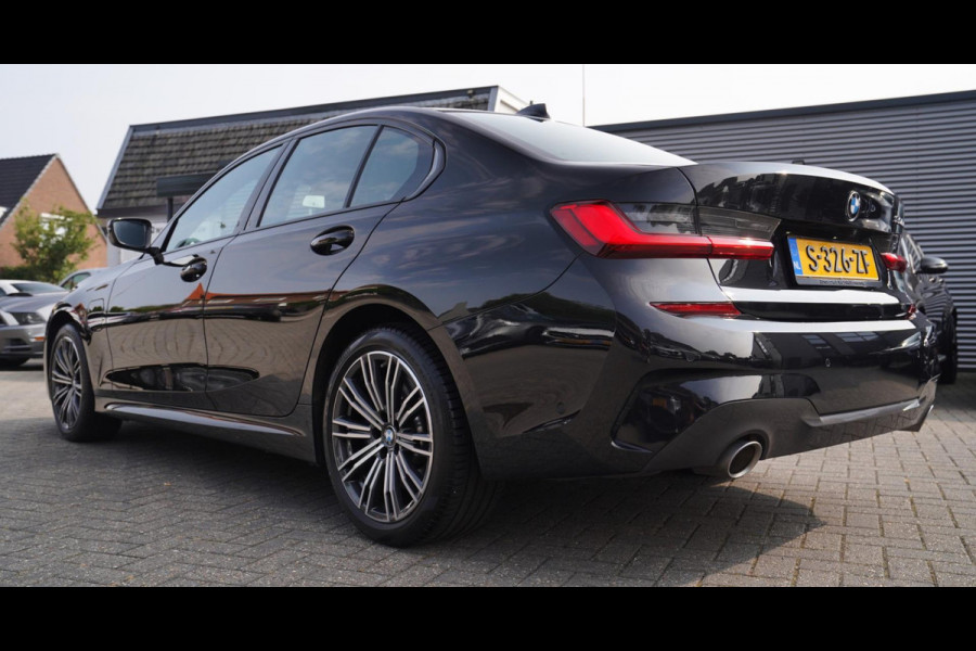 BMW 3-serie 330e High Executive | M-pakket | Luxe leder / Alcantara | LED koplampen | Dealer onderhouden | Shadowline | Stoelverwa