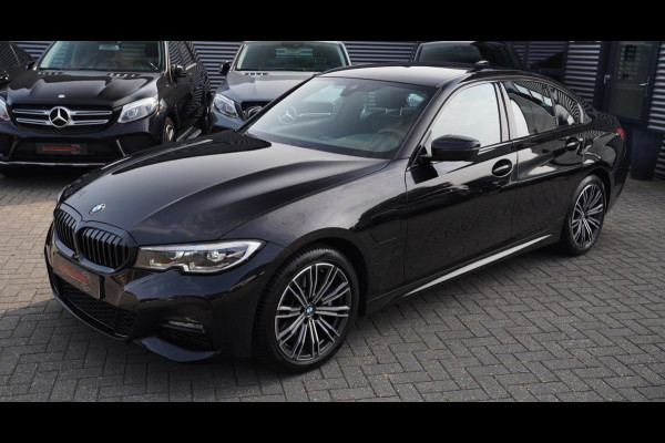 BMW 3-serie 330e High Executive | M-pakket | Luxe leder / Alcantara | LED koplampen | Dealer onderhouden | Shadowline | Stoelverwa