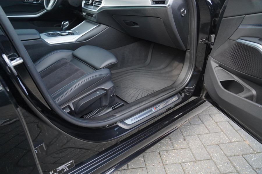 BMW 3-serie 330e High Executive | M-pakket | Luxe leder / Alcantara | LED koplampen | Dealer onderhouden | Shadowline | Stoelverwa