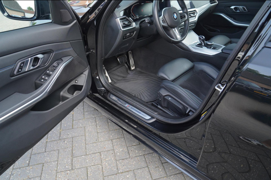 BMW 3-serie 330e High Executive | M-pakket | Luxe leder / Alcantara | LED koplampen | Dealer onderhouden | Shadowline | Stoelverwa