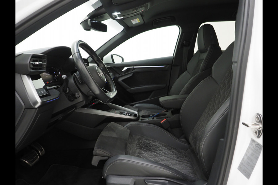 Audi A3 Sportback 40 TFSI e S-Line | RS Stoelen | Sfeerverlichting | LED | Carplay | Virtual