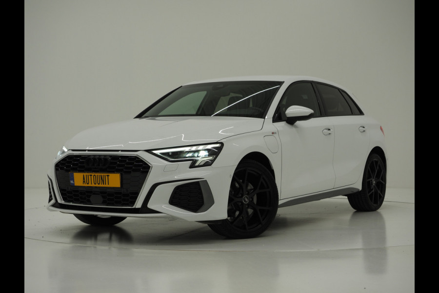 Audi A3 Sportback 40 TFSI e S-Line | RS Stoelen | Sfeerverlichting | LED | Carplay | Virtual