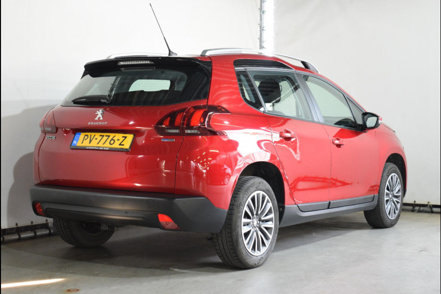 Peugeot 2008 1.2 PureTech Blue Lion TREKHAAK | NAVIGATIE | CARPLAY | PARKEERSENSOREN | AIRCO | ALL SEASON BANDEN | 50.444km