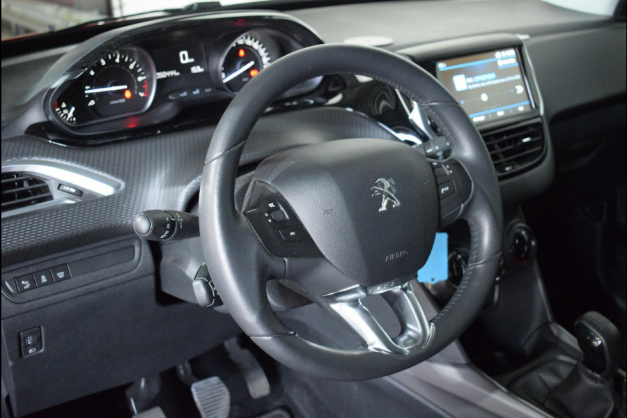 Peugeot 2008 1.2 PureTech Blue Lion TREKHAAK | NAVIGATIE | CARPLAY | PARKEERSENSOREN | AIRCO | ALL SEASON BANDEN | 50.444km