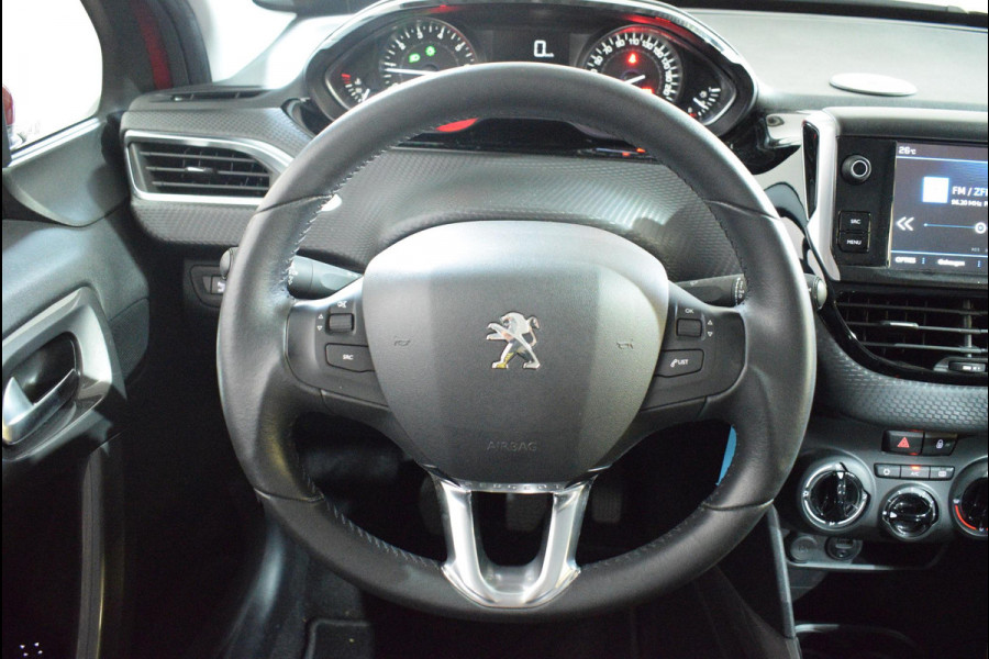 Peugeot 2008 1.2 PureTech Blue Lion TREKHAAK | NAVIGATIE | CARPLAY | PARKEERSENSOREN | AIRCO | ALL SEASON BANDEN | 50.444km