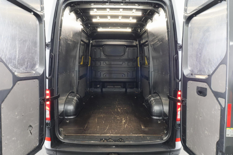 Volkswagen Crafter 35 2.0 TDI L3H3 177 PK Highline Licht metalen velgen, NAVI, CAMNERA, TREKHAAK