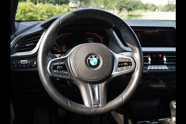 BMW 2 Serie Gran Coupé 218i High Executive | M-Stuurwiel | Apple Carplay | Camera | 18 Inch | Led koplampen | NL-Auto |