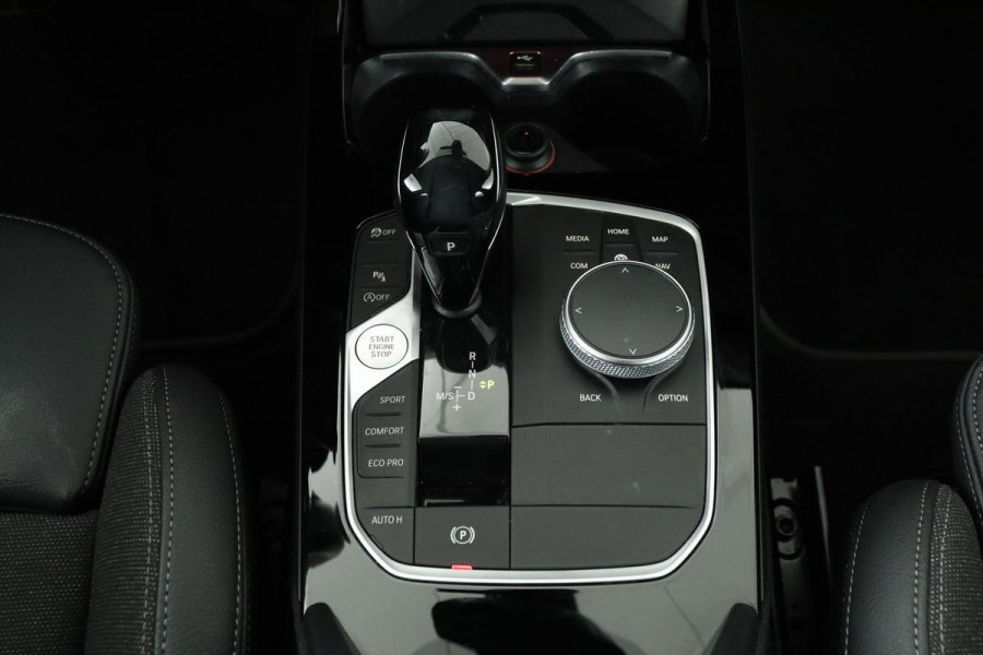 BMW 1-serie 118i Executive | Sport Line | Carplay | Sportstoelen | Navigatie | Full LED | DAB | Live Cockpit | Climate control | PDC | Cruise control