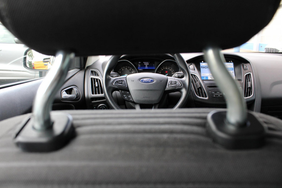 Ford Focus 1.0 Titanium | Climate Control | Navigatie | Cruise Control | Parkeersensoren | Lichtmetalen Velgen |