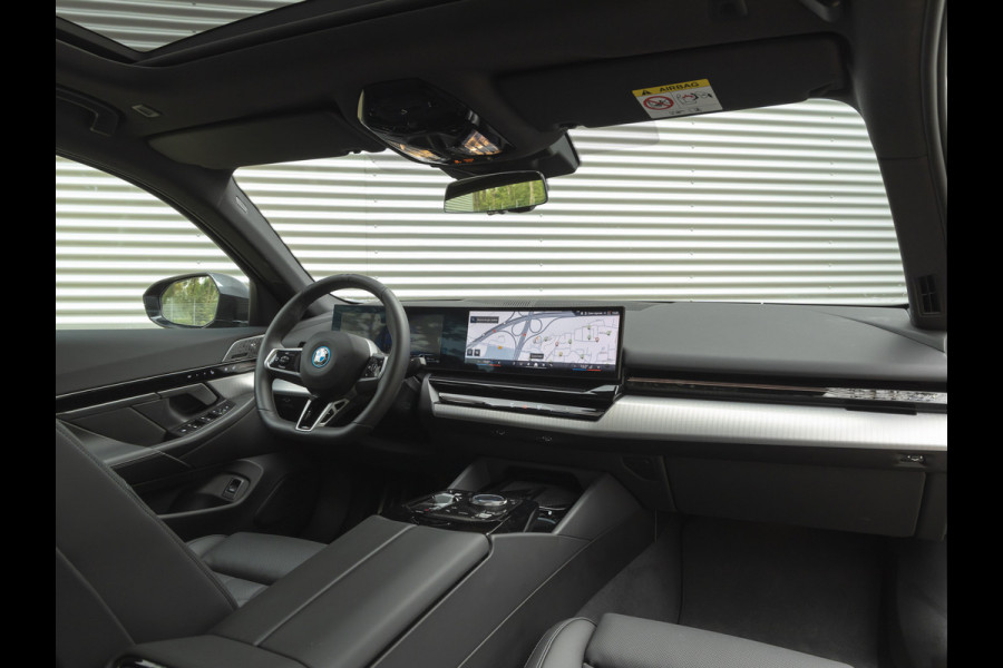 BMW 5 Serie 530e M-Sport Pro - Pano - Bowers & Wilkins - Driving + Parking Ass Prof