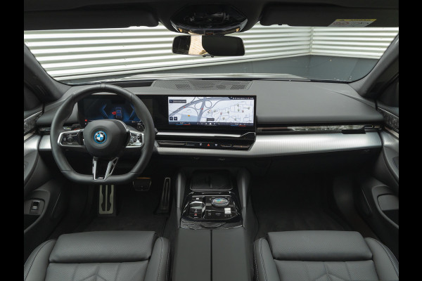 BMW 5 Serie 530e M-Sport Pro - Pano - Bowers & Wilkins - Driving + Parking Ass Prof