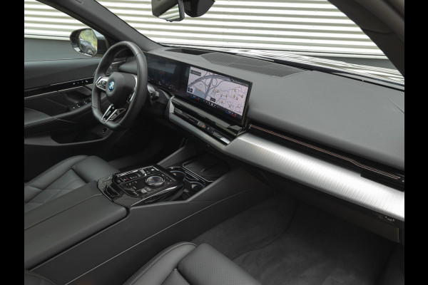 BMW 5 Serie 530e M-Sport Pro - Pano - Bowers & Wilkins - Driving + Parking Ass Prof