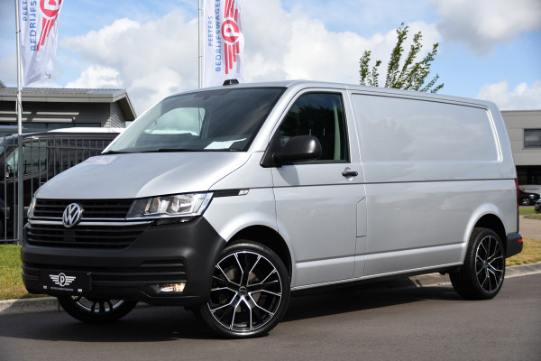 Volkswagen Transporter 2.0 TDI L2H1 PB Edition Adaptieve Cruise, Camera, Carplay, 150pk , Automaat, Sensoren, Trekhaak, Stoelverwaming