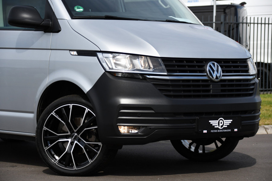 Volkswagen Transporter 2.0 TDI L2H1 PB Edition Adaptieve Cruise, Camera, Carplay, 150pk , Automaat, Sensoren, Trekhaak, Stoelverwaming