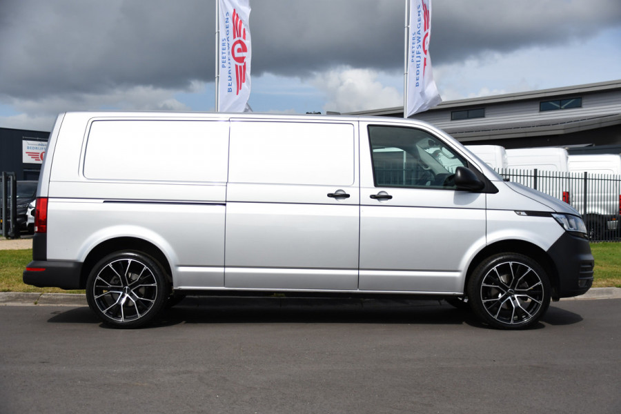 Volkswagen Transporter 2.0 TDI L2H1 PB Edition Adaptieve Cruise, Camera, Carplay, 150pk , Automaat, Sensoren, Trekhaak, Stoelverwaming