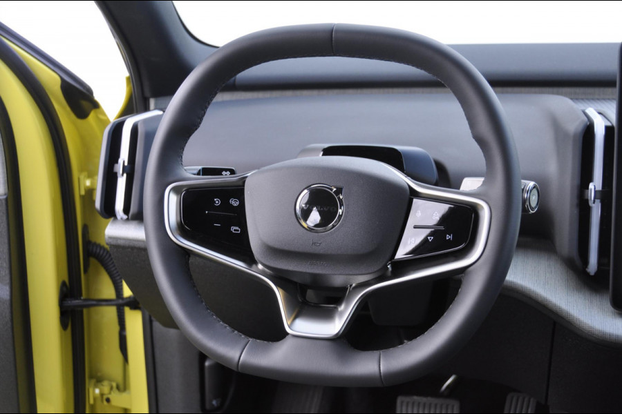 Volvo EX30 272PK Automaat Single Motor Extended Range Plus /Pine Interieur/ Adaptieve Cruise Control/ Dodehoek Detectie / Parkeersensoren voor en achter/ Achteruitrijcamera/ Warmtepomp/ Google Services/