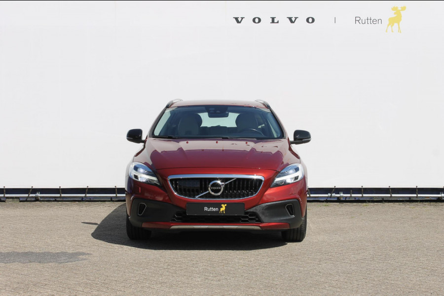 Volvo V40 Cross Country T3 Nordic+ Standkachel / Adaptieve Cruise Control / Trekhaak / Climate Control / Blis / Distance Control / Navigatie / Parkeersensoren achter