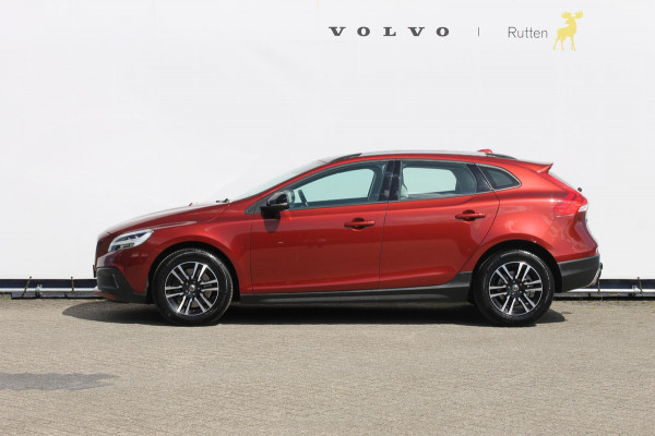 Volvo V40 Cross Country T3 Nordic+ Standkachel / Adaptieve Cruise Control / Trekhaak / Climate Control / Blis / Distance Control / Navigatie / Parkeersensoren achter