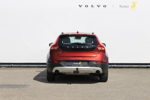 Volvo V40 Cross Country T3 Nordic+ Standkachel / Adaptieve Cruise Control / Trekhaak / Climate Control / Blis / Distance Control / Navigatie / Parkeersensoren achter