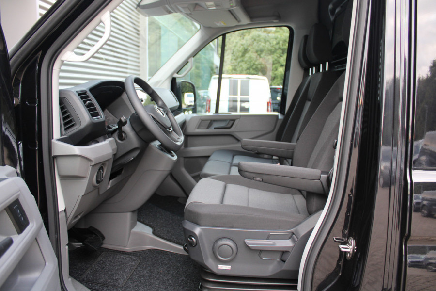 Volkswagen Crafter 35 2.0 TDI L3H3 177pk - LED koplampen - Navigatie - Geveerde stoel - Cruise - Camera - DAB - Parkeersensoren - Rijklaar