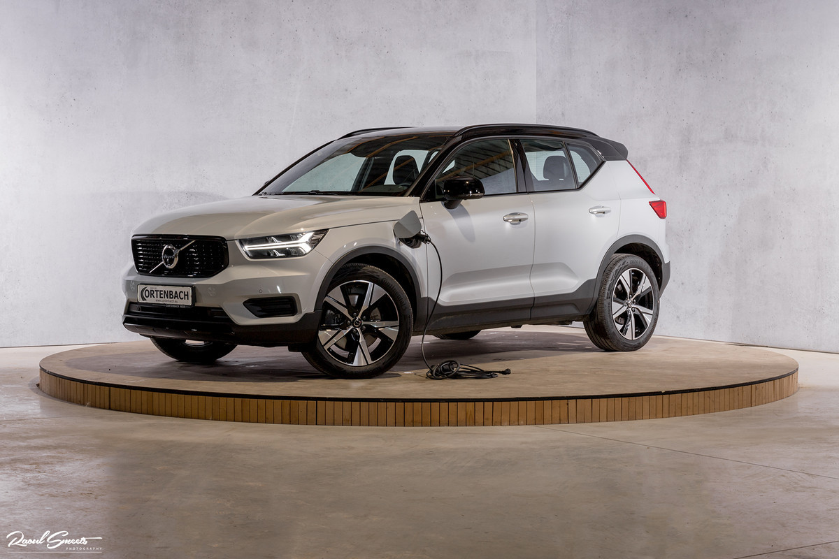 Volvo XC40 1.5 T4 Recharge R-Design | Applecarplay | Adaptieve cruise | Zwenkbare trekhaak |