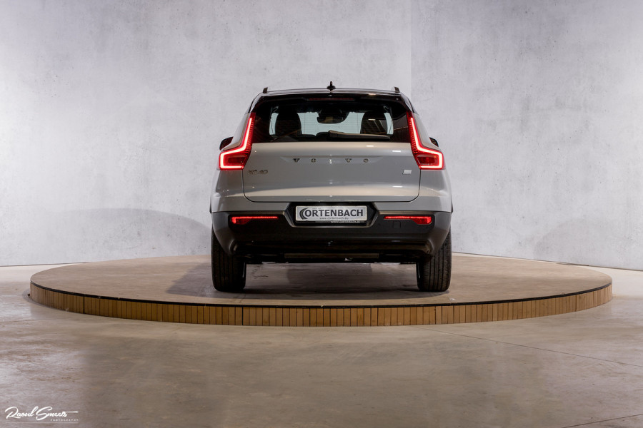 Volvo XC40 1.5 T4 Recharge R-Design | Applecarplay | Adaptieve cruise | Zwenkbare trekhaak |