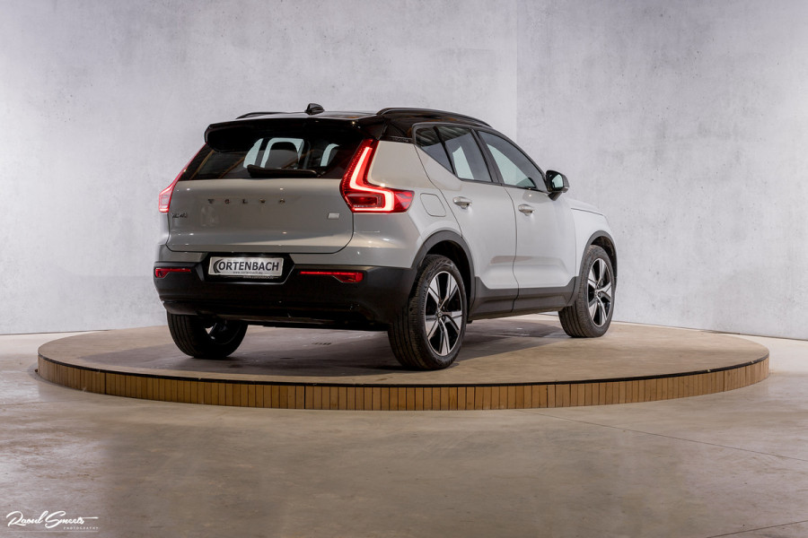 Volvo XC40 1.5 T4 Recharge R-Design | Applecarplay | Adaptieve cruise | Zwenkbare trekhaak |