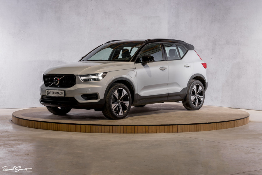 Volvo XC40 1.5 T4 Recharge R-Design | Applecarplay | Adaptieve cruise | Zwenkbare trekhaak |