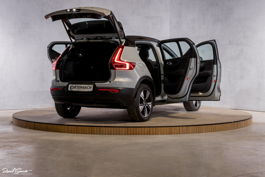 Volvo XC40 1.5 T4 Recharge R-Design | Applecarplay | Adaptieve cruise | Zwenkbare trekhaak |