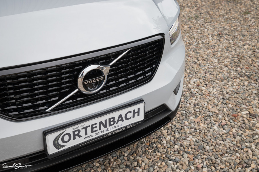 Volvo XC40 1.5 T4 Recharge R-Design | Applecarplay | Adaptieve cruise | Zwenkbare trekhaak |