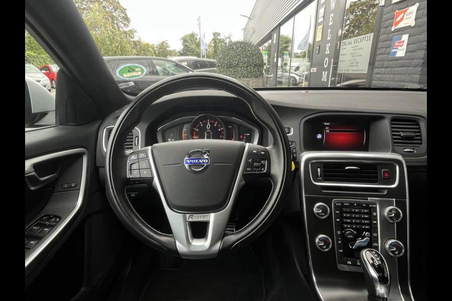 Volvo V60 2.0 T4 Business Sport, Automaat, R-Design, Schuifdak, Sportleder, Keyless, incl Btw