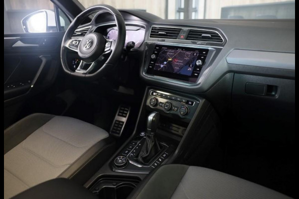 Volkswagen Tiguan 2.0 TSI 4Motion 3 x R Line / Digital Cockpit / Acc / Lane Assist / Open Pano / Led / Trekhaak / Pdc / 20 Inch