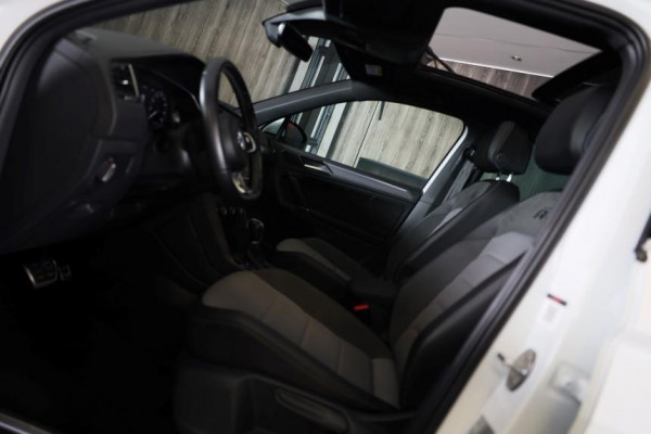 Volkswagen Tiguan 2.0 TSI 4Motion 3 x R Line / Digital Cockpit / Acc / Lane Assist / Open Pano / Led / Trekhaak / Pdc / 20 Inch