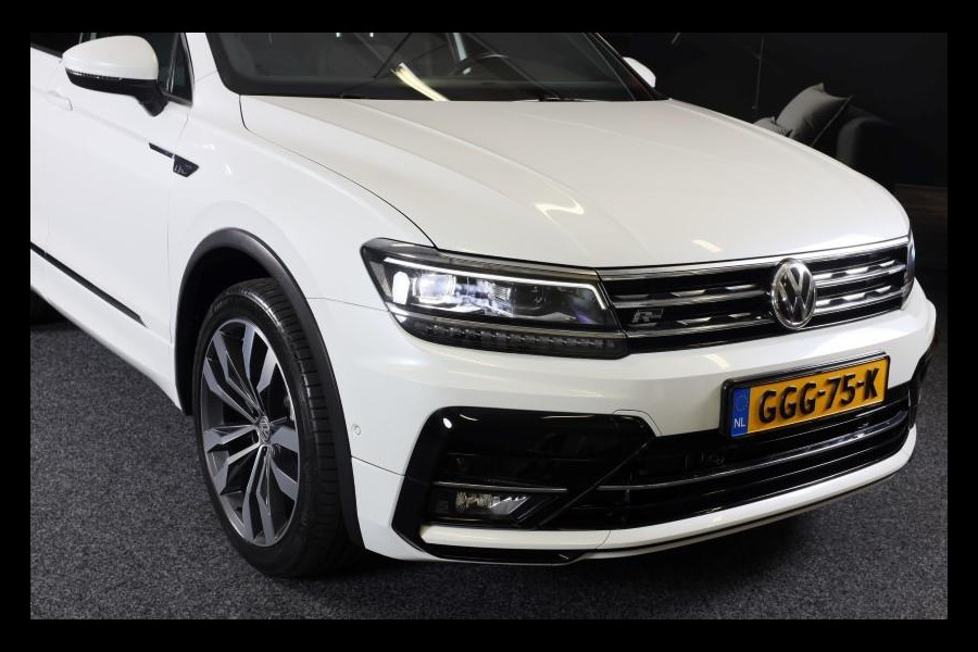 Volkswagen Tiguan 2.0 TSI 4Motion 3 x R Line / Digital Cockpit / Acc / Lane Assist / Open Pano / Led / Trekhaak / Pdc / 20 Inch