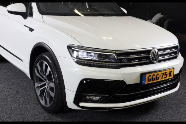 Volkswagen Tiguan 2.0 TSI 4Motion 3 x R Line / Digital Cockpit / Acc / Lane Assist / Open Pano / Led / Trekhaak / Pdc / 20 Inch