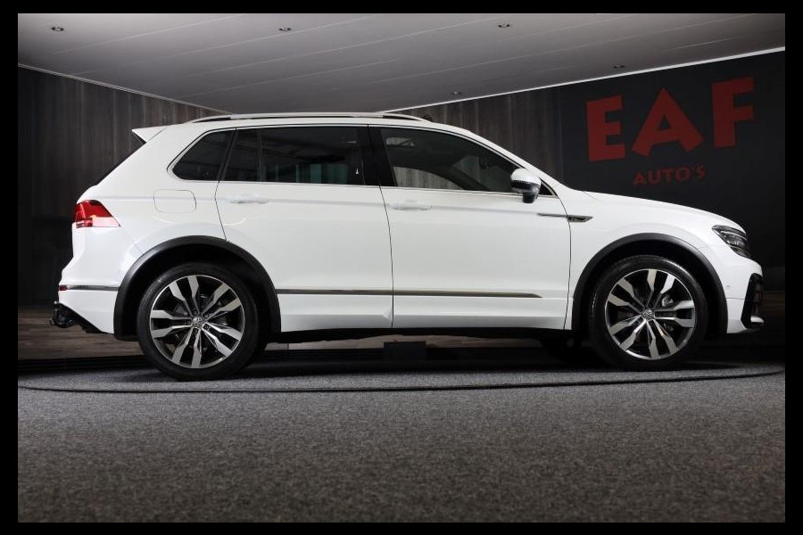 Volkswagen Tiguan 2.0 TSI 4Motion 3 x R Line / Digital Cockpit / Acc / Lane Assist / Open Pano / Led / Trekhaak / Pdc / 20 Inch