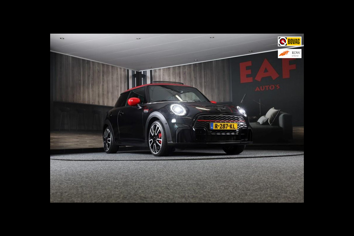 MINI Mini 2.0 John Cooper Works Essential / AUT / ACC / Head Up / HK / Leder / Camera / Navi / Panoramadak / Led / Pdc / 17 Inch