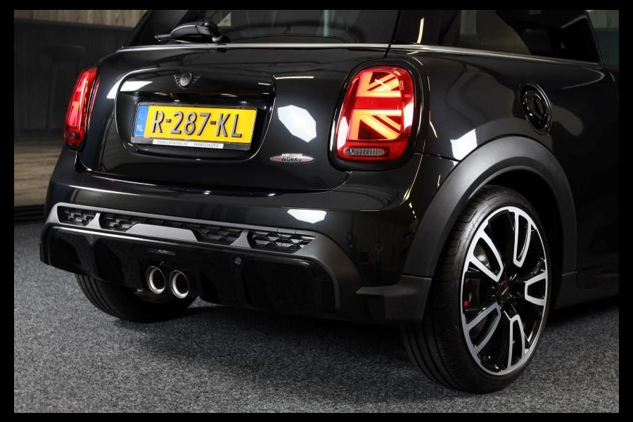 MINI Mini 2.0 John Cooper Works Essential / AUT / ACC / Head Up / HK / Leder / Camera / Navi / Panoramadak / Led / Pdc / 17 Inch