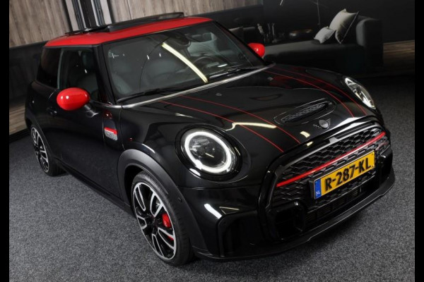 MINI Mini 2.0 John Cooper Works Essential / AUT / ACC / Head Up / HK / Leder / Camera / Navi / Panoramadak / Led / Pdc / 17 Inch