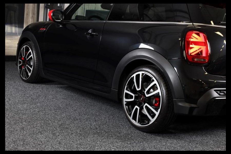 MINI Mini 2.0 John Cooper Works Essential / AUT / ACC / Head Up / HK / Leder / Camera / Navi / Panoramadak / Led / Pdc / 17 Inch