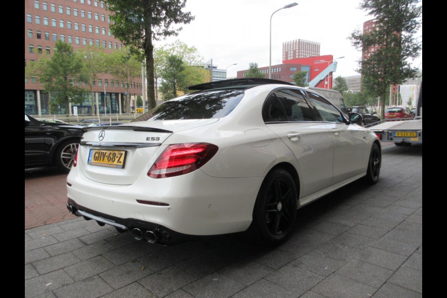 Mercedes-Benz E-Klasse 220 d AMG Distronic Pano