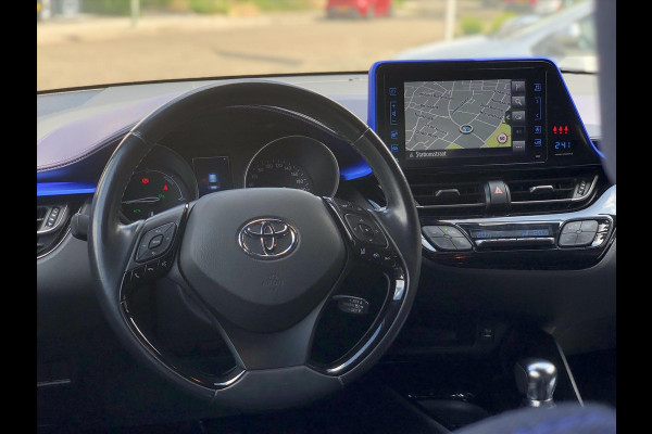 Toyota C-HR 1.8 Hybrid Bi-Tone Plus | Eerste eigenaar, JBL, Dodehoekherkenning, Parkeersensoren, Stoelverwarming, Keyless, 18 inch