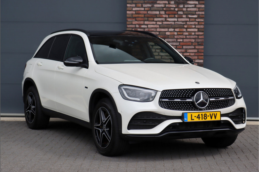 Mercedes-Benz GLC 300e 4MATIC AMG Line Aut9 | Panoramadak | Trekhaak | Multibeam LED | Nightpakket | Augmented Reality | Sfeerverlichting | Apple Carplay/Android Auto |